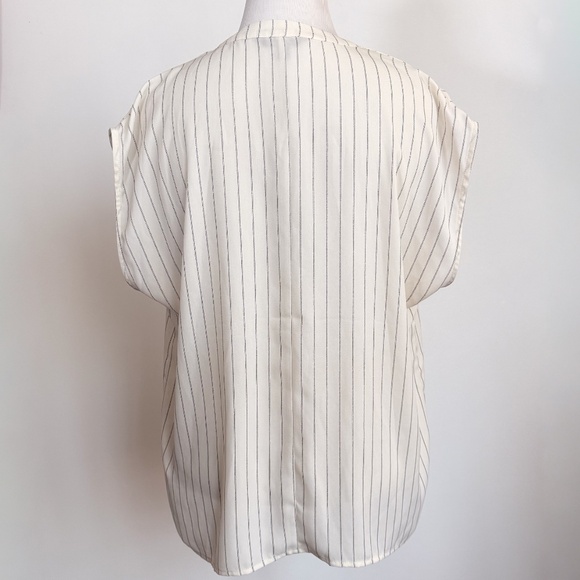 Banana Republic Ivory blouse classic v neck short sleeve pin striped size large - Picture 4 of 11